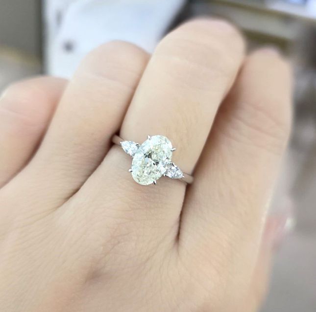 1.5ct Diamond Oval Ring in 18K White Gold