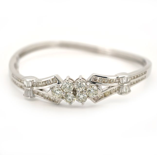 18K White Gold Diamond Bracelet 2.96ct LBN167