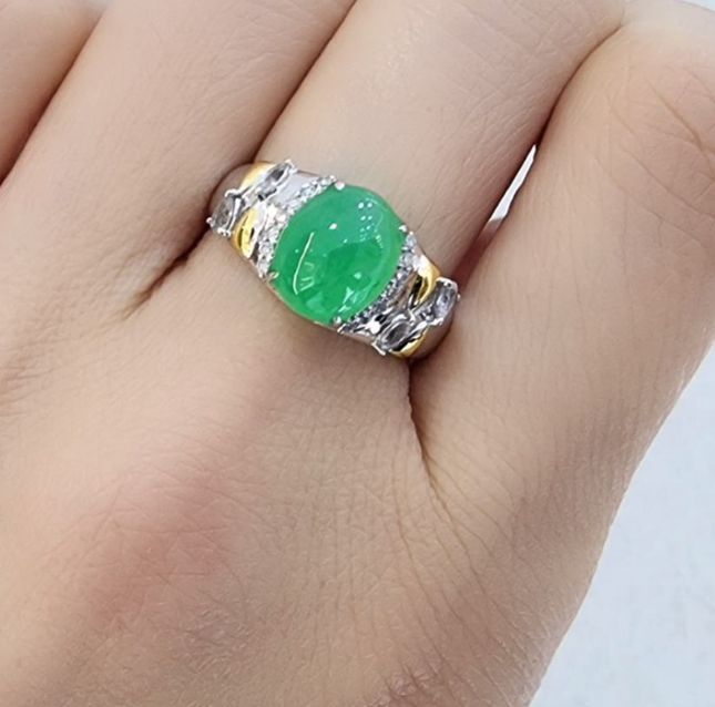 Jadeite Ring in White & Yellow Gold – LR11387