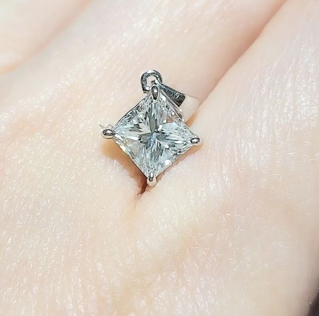 Heritage Diamond Princess Pendant 18K White Gold LP2475