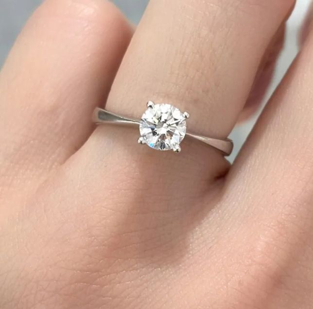 Signature F Round Ring 18K White Gold LR14397