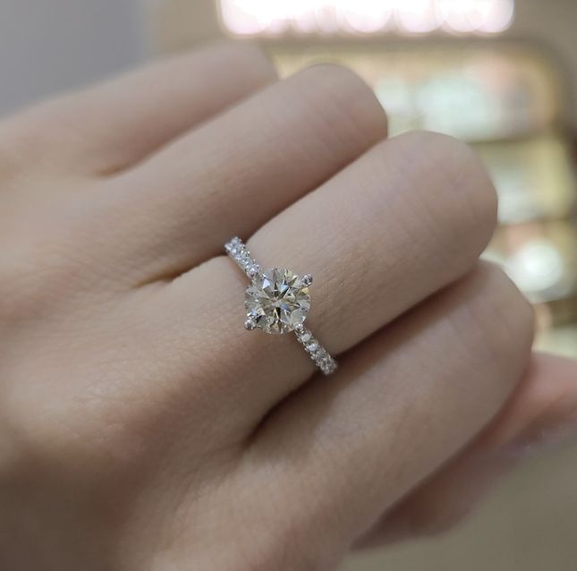 0.98 ct Statement Ring in 18K White Gold / 942