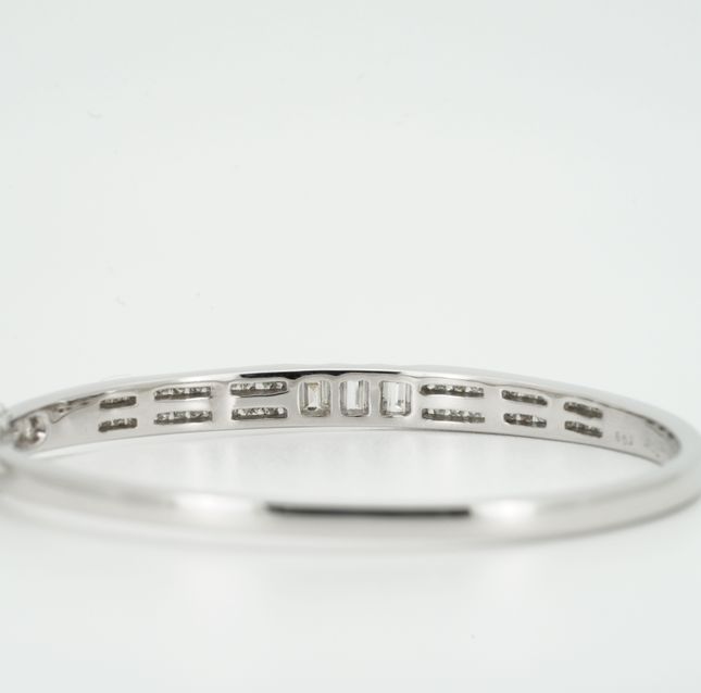 Veloura Cocktail Diamond Bangle in 18kt white gold LBN114