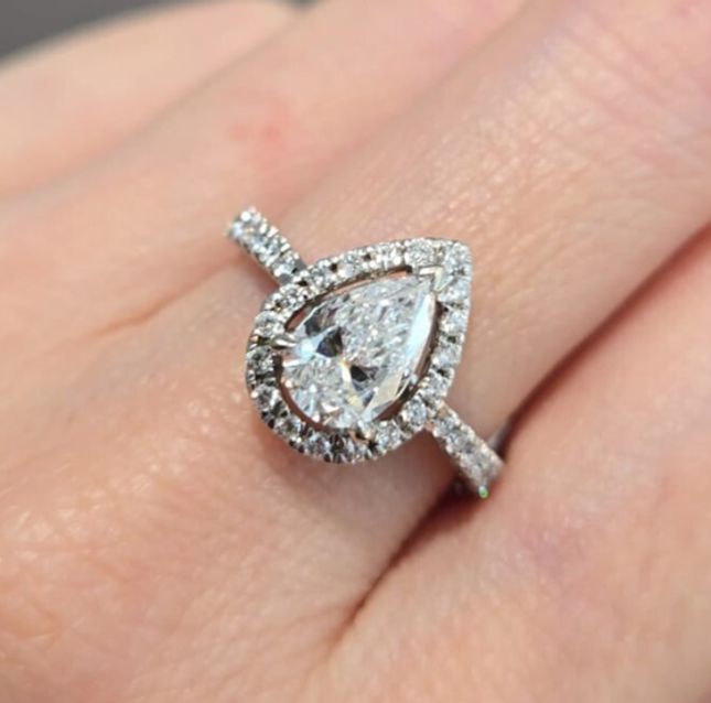 Heritage D color Pear Ring 18K White Gold LR14441