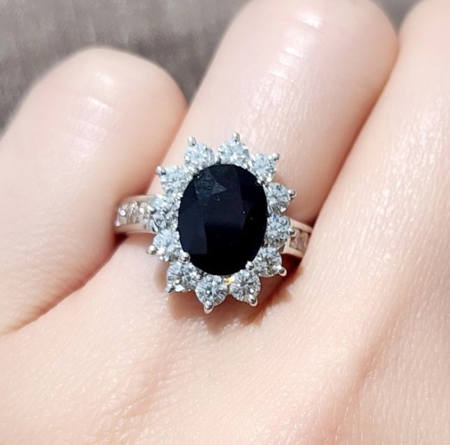 Azure Glow 18K White Gold Sapphire Ring – LR13337