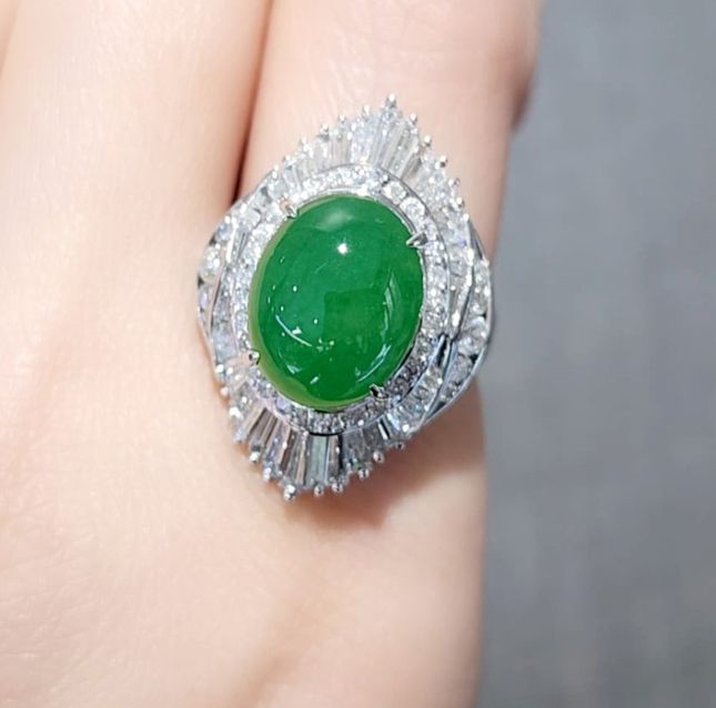 Platinum Jadeite Ring of Rare Purity – LR13875