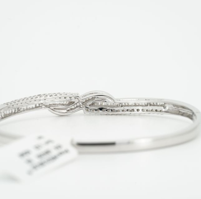 18K White Eden Glow Diamond Bangle LBN235