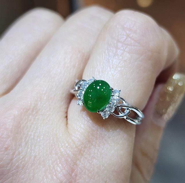 Jadeite Oval 21.92ct Ring in 18K White Gold