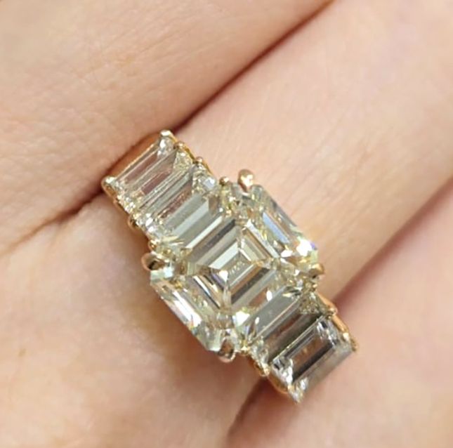 Historic Bar Set Diamond in 18K Yellow Gold Ring