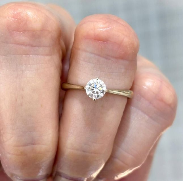 Velvet E Round Ring 18K Yellow Gold LR14391