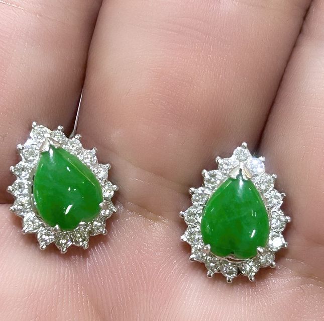 11.95ct Heart Jadeite Earrings in 18K Gold