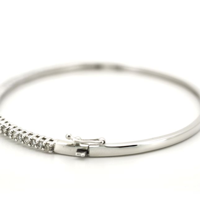 Sleek 18K White Gold Bangle 0.8ct Round Diamonds– LBN247