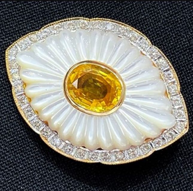 Elegant Two-Tone Gold Sapphire Brooch - B143