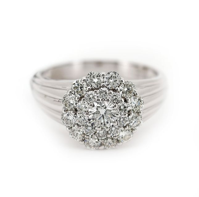 Radiant 18K White Gold Round Diamond Ring – LR13879