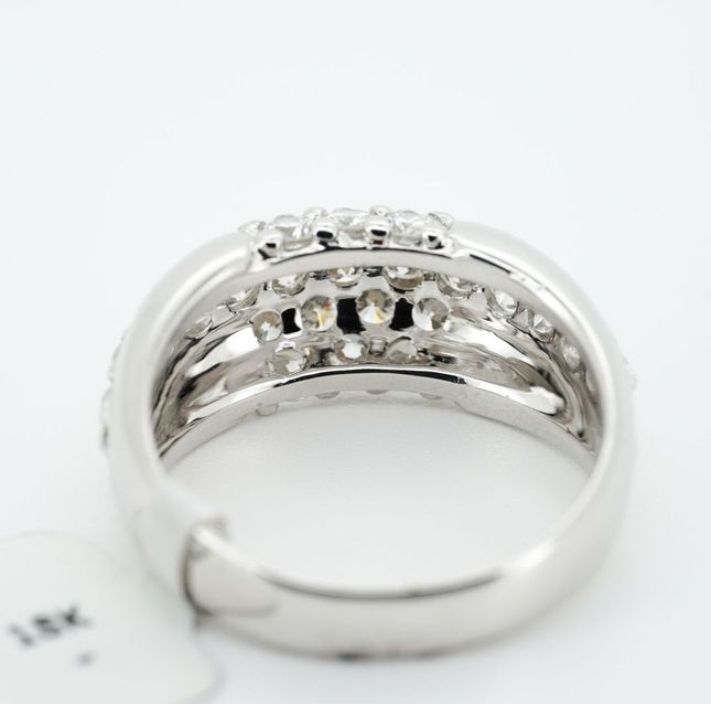 Timeless 18K White Gold Diamond Round