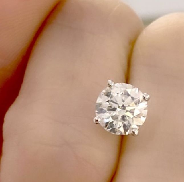 Delicate 18K White Gold Diamond Earring Stud