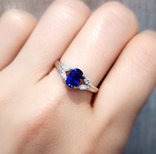 Oval-Cut 1.19 Carat Sapphire Ring in 18K White Gold