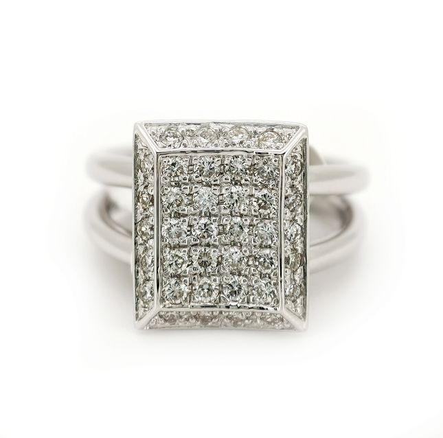 18K White Gold Round Brilliant Ring – LR13193