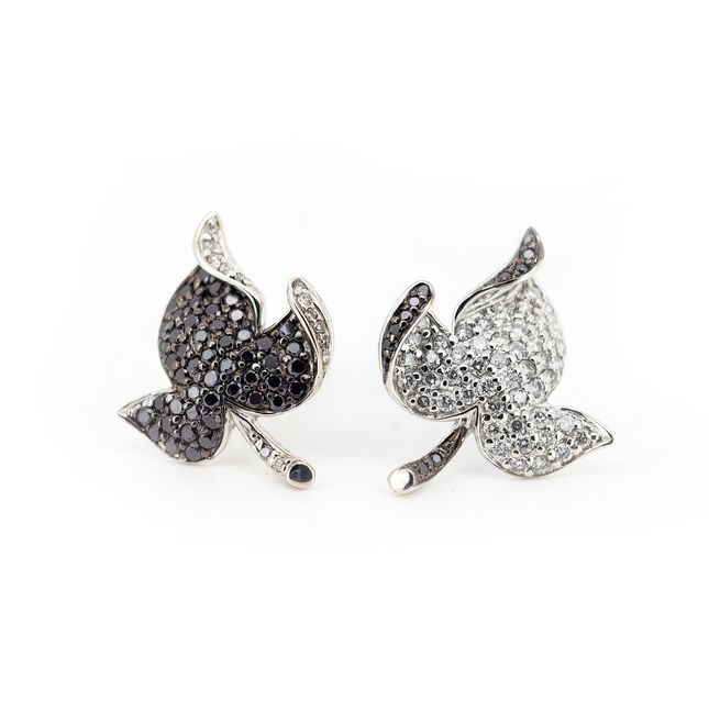 Lucky Clove White Gold Stud Earrings