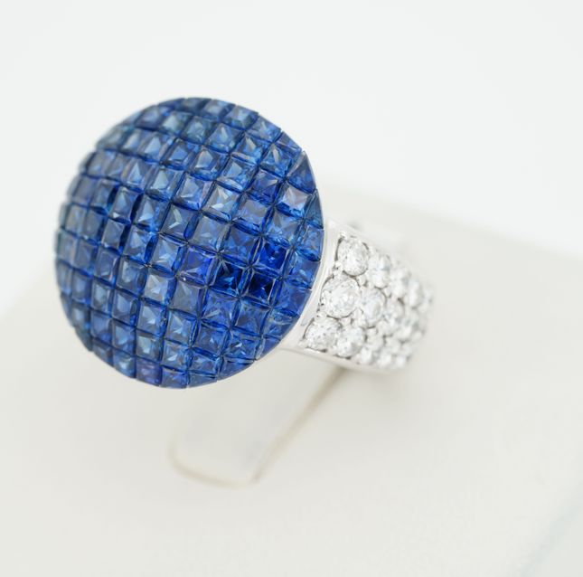 Modern 18K White Gold Sapphire Princess