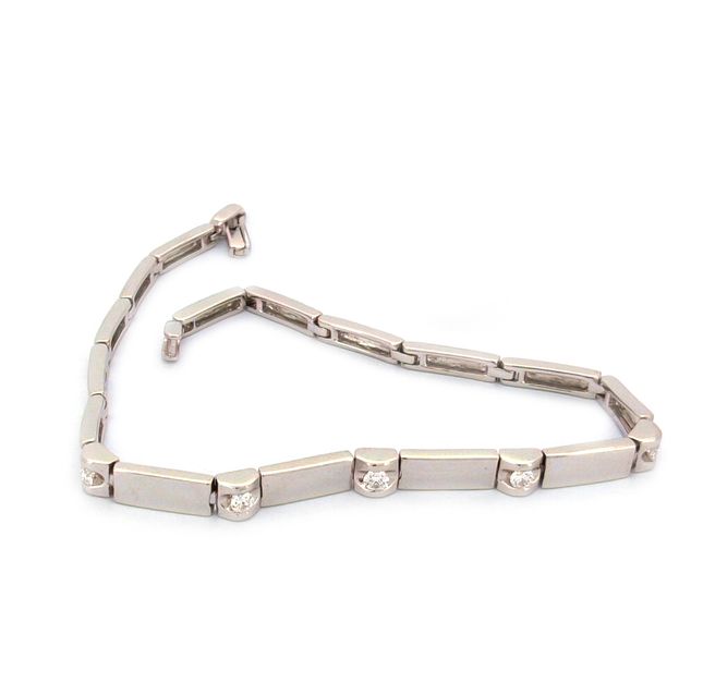 Stylish Round 18K White Gold Bracelet – LB641
