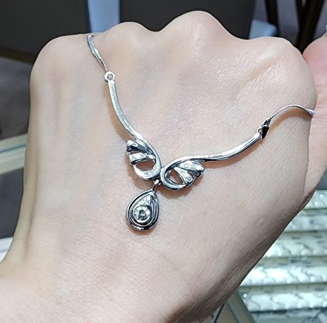 18K White Gold Diamond Necklace, 0.18ct Round Sparkle