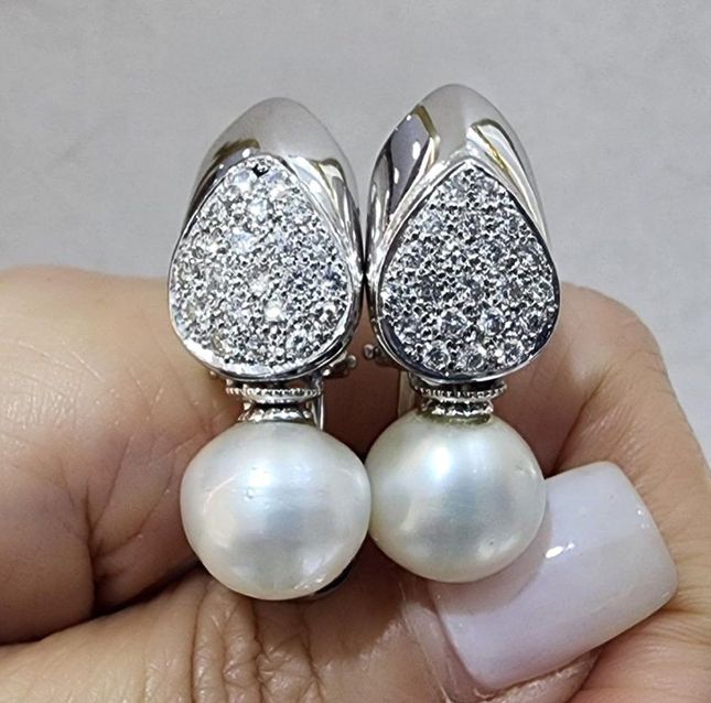 18K Gold Round Pearl Earrings – Classic Style