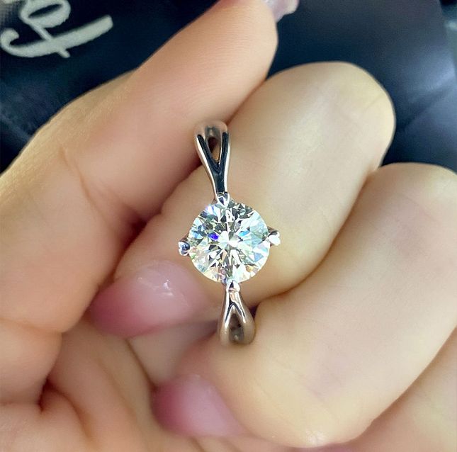 4-prong setting Diamond Round 1.51ct Ring in 18K White Gold