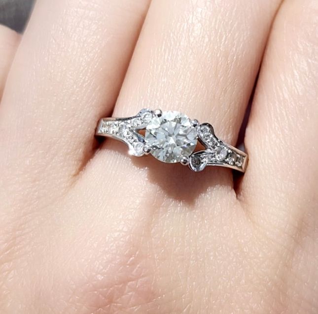 Charming 18K White Gold Diamond Ring - LR14126