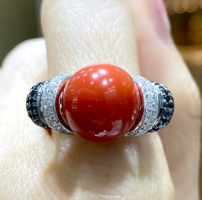 Vibrant 18K White Gold Coral Lord Ring