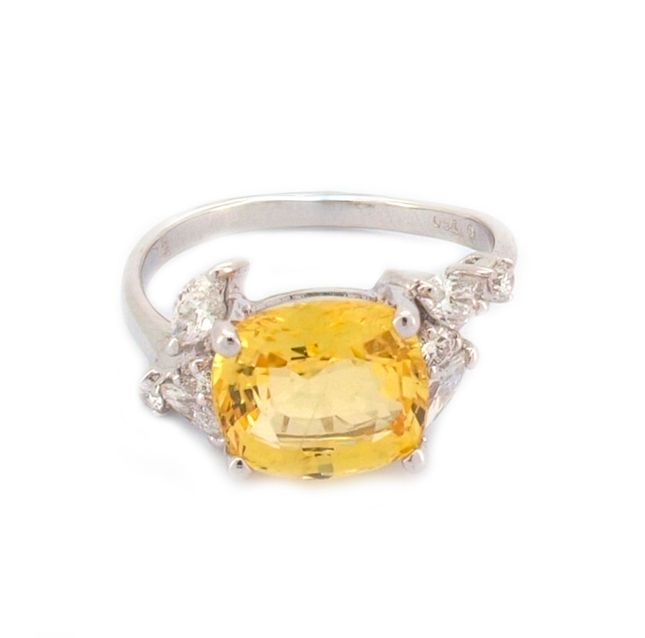 Sapphire Cushion 3.2ct Ring in 18K White Gold
