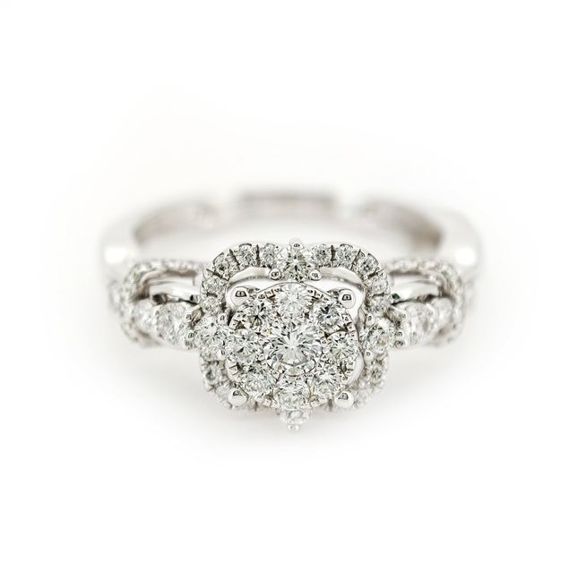 Round Cut 18K White Gold Diamond Ring – LR12595