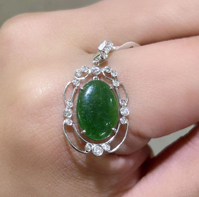 White Gold Jadeite Oval Pendant | GEMGEM