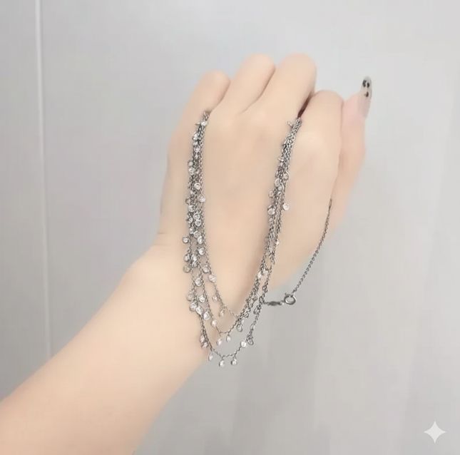 18K White Gold Round Diamond Necklace