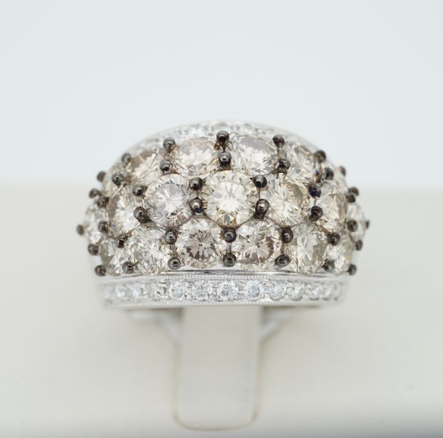 5.72ct Elegant 18K White Gold Diamond Round
