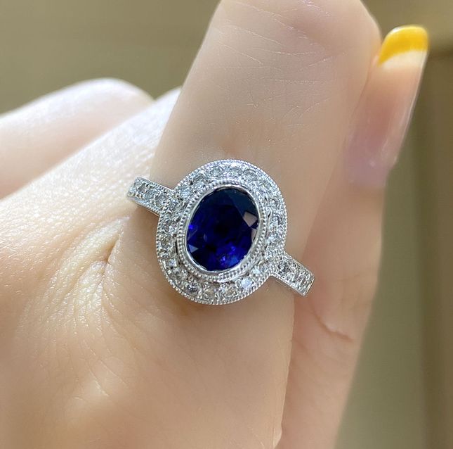 Oval-Cut 1.73 Carat Sapphire Ring in 18K White Gold
