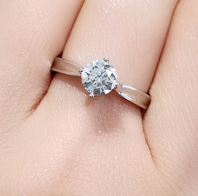 Classic Solitaire Diamond 18K White Gold Ring