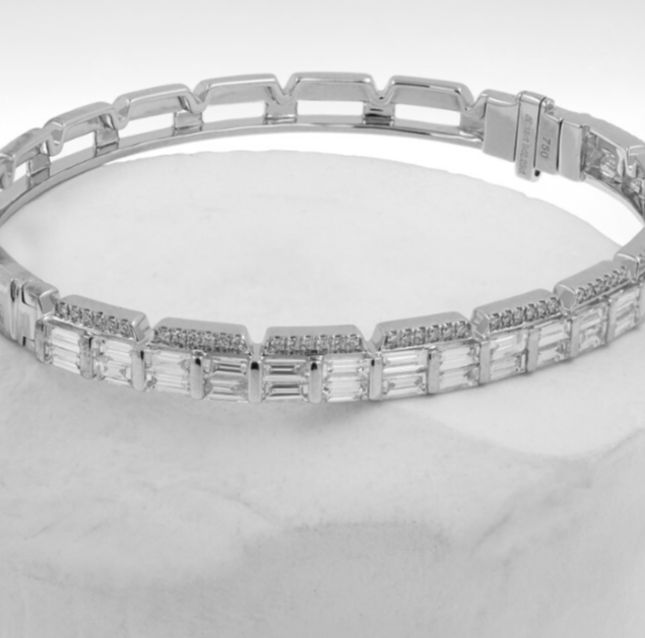 Premium 18K White Gold Diamond Bangle with 2.44ct– LBN189