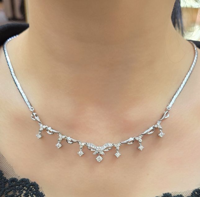 Luxury Studded Design 18K White Gold Diamond Necklace