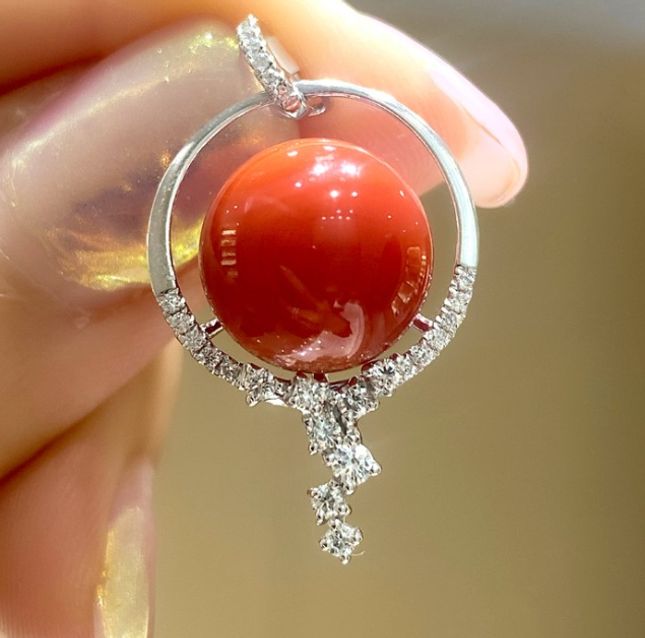 Bespoke 18KT White Gold Coral Pendant – LP2112